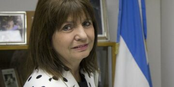 Bullrich reglamentó y defendió el uso de las pistolas eléctricas