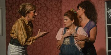 Llega «Amantes permitidos», una comedia ochentosa