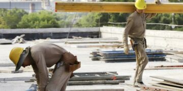 El poder adquisitivo de los argentinos cayó 16% en un año