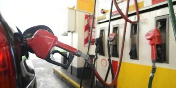 Trasladan a julio un impuesto para evitar que suban naftas