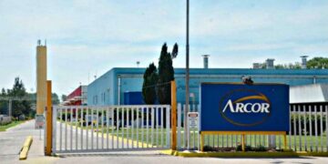 Arcor cierra una planta por 30 días por la fuerte caída del consumo
