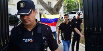 Crece la represión en Venezuela y ordenan detener a López