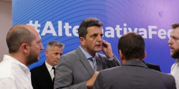 A contrarreloj, la “tercera vía” apura sus definiciones políticas