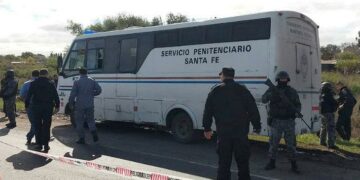 Santa Fe: buscan a los presos fugados durante un traslado