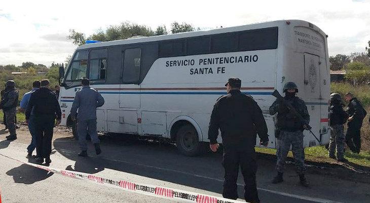 Santa Fe: buscan a los presos fugados durante un traslado Santa Fe: buscan a los presos fugados durante un traslado