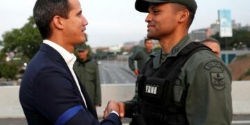 Guaidó busca atraer a los militares a través de sus seguidores