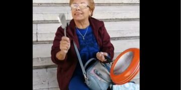 Protestaba por el retraso del juicio a CFK: ”Estoy cacerolando al cuete”