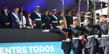 Schiaretti y Mestre presenciaron juntos el acto del 25 de mayo