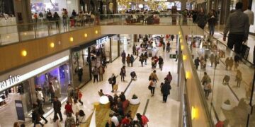 El consumo profundizó su caída en marzo