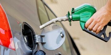 El precio del combustible está atrasado 15%