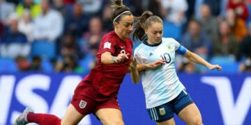 Argentina perdió ante Inglaterra y se juega la clasificación ante Escocia