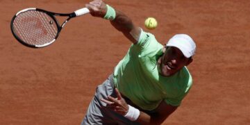 Mayer eliminado de Roland Garros ante Federer