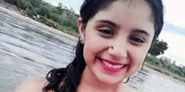 Murió una adolescente de 17 años baleada por un policía