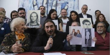 En un emotivo acto, Abuelas presentó al nieto número 130