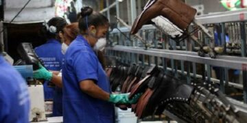 El consumo del calzado se contrajo 17% en el último año