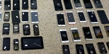 Allanaron otra vez la Galería Norte y secuestraron 39 celulares