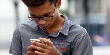 “El cuello de WhatsApp”, una de las dolencias del Siglo XXI