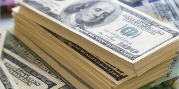 Volvió a bajar el dólar y cerró a $44,07 para la venta