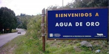 Un policía increpó a un alumno y retiró a otro de una escuela