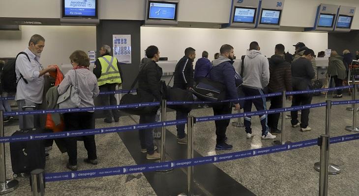 La medida de fuerza de los controladores aéreos afecta a los vuelos La medida de fuerza de los controladores aéreos afecta a los vuelos