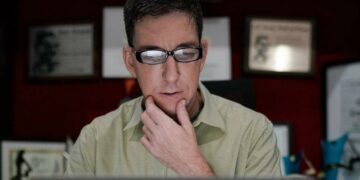 El periodista Greenwald se defiende en los medios