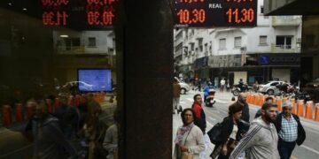 Ferreres advirtió que el dólar «tendría que estar en $54»