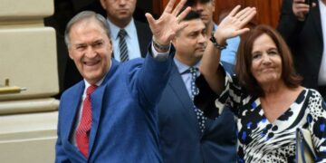 Schiaretti viaja a España y no habrá foto con Macri