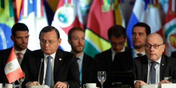 La oposición venezolana realienta la opción de una intervención