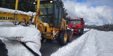 Villa La Angostura, aislada por un derrumbe provocado por las nevadas