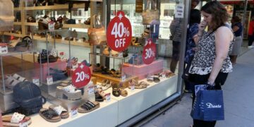 La actividad minorista volvió a caer en Córdoba más de 10 puntos en junio