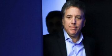 Dujovne se sumó a la campaña y defendió los números oficiales