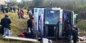 Volcó un colectivo en Tucumán: 15 víctimas fatales y 44 heridos