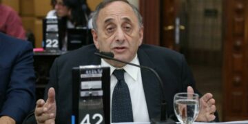 Planteo de Nicolás por la cláusula gatillo