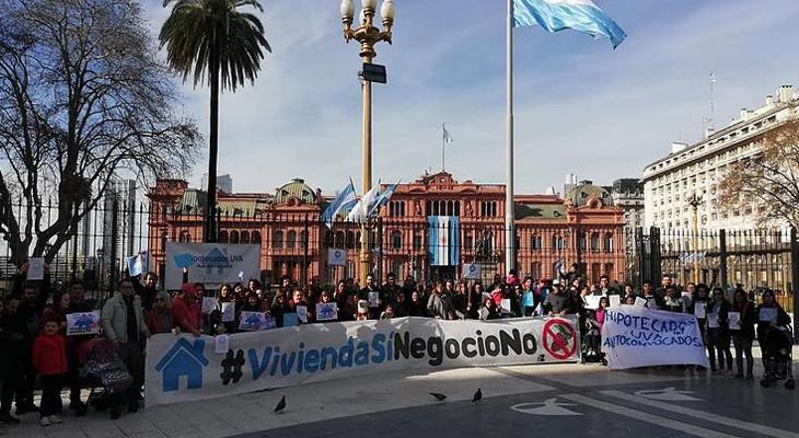 Situación críitica: familias con créditos UVA piden una reunión con Macri