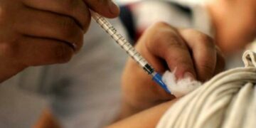 Vacunatorios confirman que continúa el faltante de dosis contra la meningitis