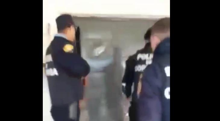 Así irrumpió la Policía de Córdoba en una vivienda de barrio Maldonado