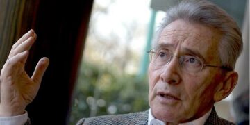 Macri apoyó a  los “intelectuales”  del oficialismo