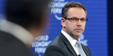 Sandleris cambia la meta monetaria porque se encaminaba a incumplirla