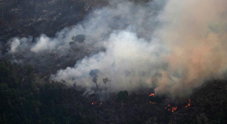 Los incendios en el Amazonas sacuden la gestión de Bolsonaro