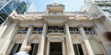 El mercado espera un dólar a $50 para diciembre de este año