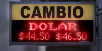 La devaluación de China y las Paso presionan al dólar