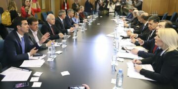 Enérgico rechazo de las provincias a los recortes del Gobierno