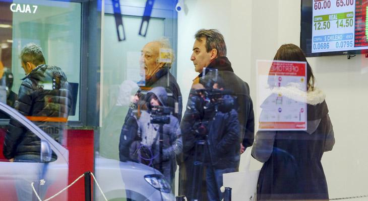 El dólar opera en alza y trepa $3 El dólar opera en alza y trepa $3