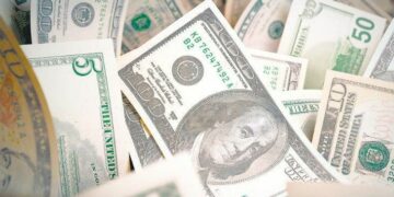 El dólar finalizó en alza frente a las Paso