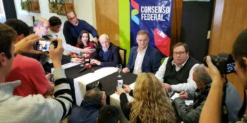 Lavagna: “Hay que ponerle plata en el bolsillo a los argentinos”