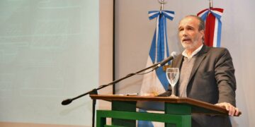 Firman los primeros contratos con usuarios generadores de luz