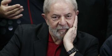 Ordenan trasladar a Lula a una cárcel común