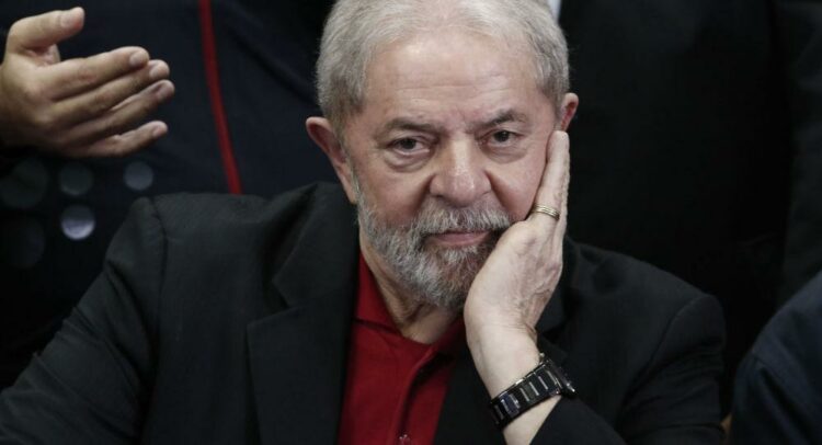 Ordenan trasladar a Lula a una cárcel común