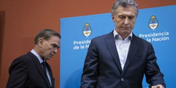 En tono de candidato, Macri pidió a un grupo de alumnos «más votos»