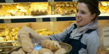 La remarcación lleva el kilo de pan a $100 y la canasta trepa un 8,2%